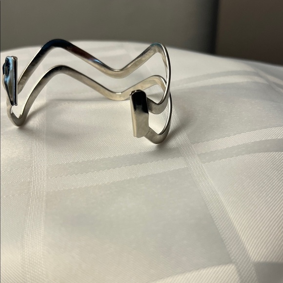 3 Silver colored Bracelets - Picture 10 of 13